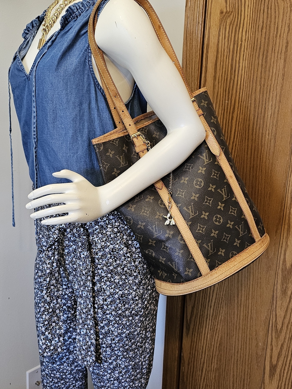 Louis Vuitton Monogram Canvas Bucket Tote in Brown and Tan - Picture 13 of 15